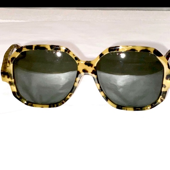 Saint Laurent Accessories - ⭐️Vintage Saint Laurent⭐️ Case,Cloth & Cert